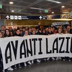 La Lazio torna da Ryad con la Supercoppa, più di mille tifosi li attendono a Fiumicino per festeggiare