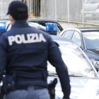 Roma, botte e minacce all’ex: «Se mi denunci ti do 120 coltellate». La donna chiede aiuto alla polizia