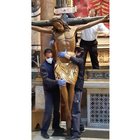 Il crocifisso miracoloso che ha battuto la peste nel XVI secolo arrivato in Vaticano
