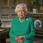 Regina Elisabetta sola a Windsor 