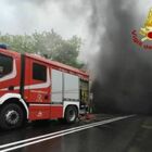 Camion si incendia in galleria, paura sulla superstrada Sora - Cassino: autista miracolato e traffico bloccato