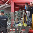 immagine Migranti Ocean Viking a Messina: iniziato lo sbarco dei 182