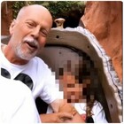 Bruce Willis a Disneyland con la famiglia
