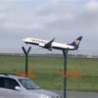 Tempesta in Irlanda, volo Ryanair rinuncia all'atterraggio all'ultimo momento