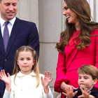 Principessa Charlotte, mamma Kate preoccupata: «Non ha una sorella con cui confidarsi e fare 'cose da ragazze'»