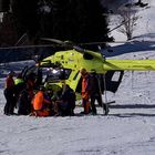 Scontro sulle piste da sci, grave bimbo di 9 anni: riscontrate lesioni spinali