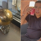 Ronaldo imitatore con il Pallone d'Oro: «Cappuccinooo!»