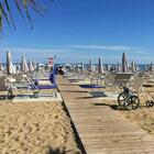 Vacanze, ecco le spiagge più care d'Italia: a Venezia un lettino e 2 sdraio a 453 euro