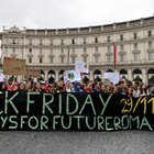 Fridays for Future, studenti in piazza a Roma: partecipazione ridotta, caos in centro