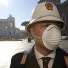Roma, mascherine sbagliate per i vigili. E il Comune non trova disinfettanti