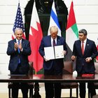 Washington, firma degli accordi di Abramo tra Israele, Emirati e Bahrein. Trump: «Giornata storica»