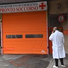 Bologna, romeno s'infuria al pronto soccorso: picchiati un medico, quattro infermieri e un vigilantes
