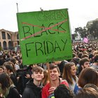 Fridays for Future, studenti in piazza a Roma: traffico in tilt