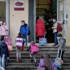 Lazio zona arancione, rientro a scuola con disagi: una classe su tre senza prof. «Fanno il ponte»