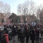 Centri sociali in piazza contro il decreto Salvini a Milano