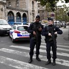 Parigi, funzionario di polizia attacca due colleghi e viene ucciso. C'è anche un altro morto