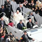 Papa Francesco alla domenica delle Palme senza carrozzina, parla dell'abbandono di Dio e poi affronta il tema dell'aborto