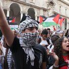 Milano, manifestazione pro-Palestina in centro: «Israele terrorista». In piazza anche tanti italiani