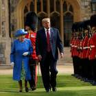 Trump e la visita alla regina Elisabetta: «Un quarto d'ora di ritardo? Sono io che ho aspettato lei»