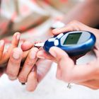 Diabete, la metà dei pazienti “sgarra” con le cure e l'alimentazione durante l'estate: che fare