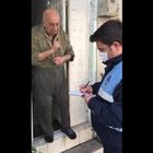 Polizia in Turchia fa visita ad anziani e porta la spesa per non farli uscire