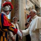 Vaticano, tre Guardie Svizzere no-vax si dimettono: non accettano l'obbligo di green-pass deciso dal Papa. Altre tre sospese