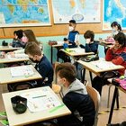 Scuola, quarantena dopo tre positivi in classe: nuove regole e differenze tra elementari e medie e superiori
