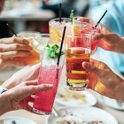 Cocktail senza alcol, gin e whisky analcolici: è boom di consumi. 