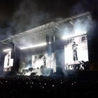 Travis Scott in concerto a Roma, sul palco spunta Kanye West. Sfilata di vip nel pubblico: ecco chi c'è