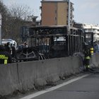 «Aiuto mamma, l'autista dice che farà una strage»: le telefonate dei bimbi a bordo del bus dirottato a Milano