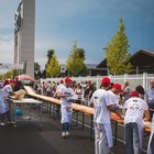 Pizza da Guinness lunga 500 metri a Eataly World di Bologna: 400 kg di pomodoro e 10 di basilico