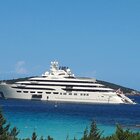 Gli oligarchi scappano alle Maldive ed evitano le sanzioni: il paradiso che «protegge» gli yacht