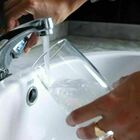 Tumore alla prostata, l'acqua del rubinetto aumenta il rischio per gli uomini: il nuovo studio spagnolo