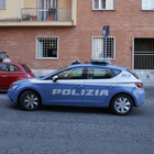 Roma, uomo ucciso a coltellate in casa: ferito il figlio