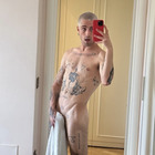 Maneskin, Damiano nudo su Instagram: fan in delirio, ma qualcuno lo attacca. «Cambia mestiere, vai su OnlyFans»
