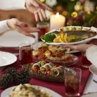 Natale, addio dieta: i sei trucchi per sopravvivere ai pranzi e alle cene delle feste