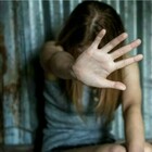 Roma, 17enne violentata e segregata per 2 anni in un maneggio a Cesano: chiusa in una stanza, calci allo stomaco e sigarette spente sulle gambe