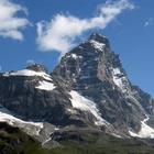«Non ce la faccio più», molla la corda e precipita: alpinista muore sul Cervino