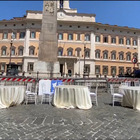 Matrimoni, sposi e tavoli imbanditi per il flashmob del settore a Montecitorio