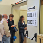 Elezioni regionali, quattro schede da compilare: code di elettori ai seggi nel Comune di Venezia