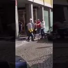 Napoli, giovane aggredito da un parcheggiatore abusivo