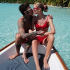 Chiara Ferragni e il bacio con Fedez in barca, i fan notano due particolari...