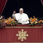 Il Papa, benedizione Urbi et Orbi: «Più costruttori di ponti e meno trafficanti d'armi. Prego per lo Sri Lanka»