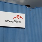 Nuova insegna sul siderurgico: addio Ilva, comincia l'era ArcelorMittal Nuova insegna sul siderurgico: addio Ilva, comincia l'era ArcelorMittal