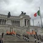 Le Frecce Tricolori volano su piazza Venezia per le celebrazioni del 4 Novembre Video