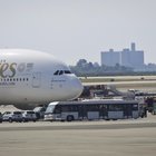 New York, passeggeri di un volo da Dubai in quarantena al Jfk. «Febbre e tosse a bordo»