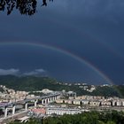 Ponte Genova, l'inaugurazione. Mattarella: «Ferita non si rimargina», nel silenzio letti nomi delle 43 vittime. E dopo la pioggia spunta l'arcobaleno