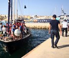 Migranti, Malta nega l'ingresso alla Alan Kurdi. Lampedusa, sbarcati i 41 migranti
