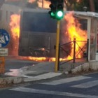 Roma, incendio choc ad un bus Atac: circolava sulle strade da 14 anni