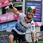 Giro d'Italia, Giacomo Nizzolo sfata il tabù a Verona, Gaviria quinto senza sella